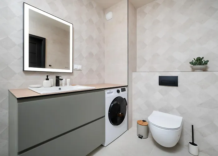 Widzewska Chic By Bookinghost ウッチ